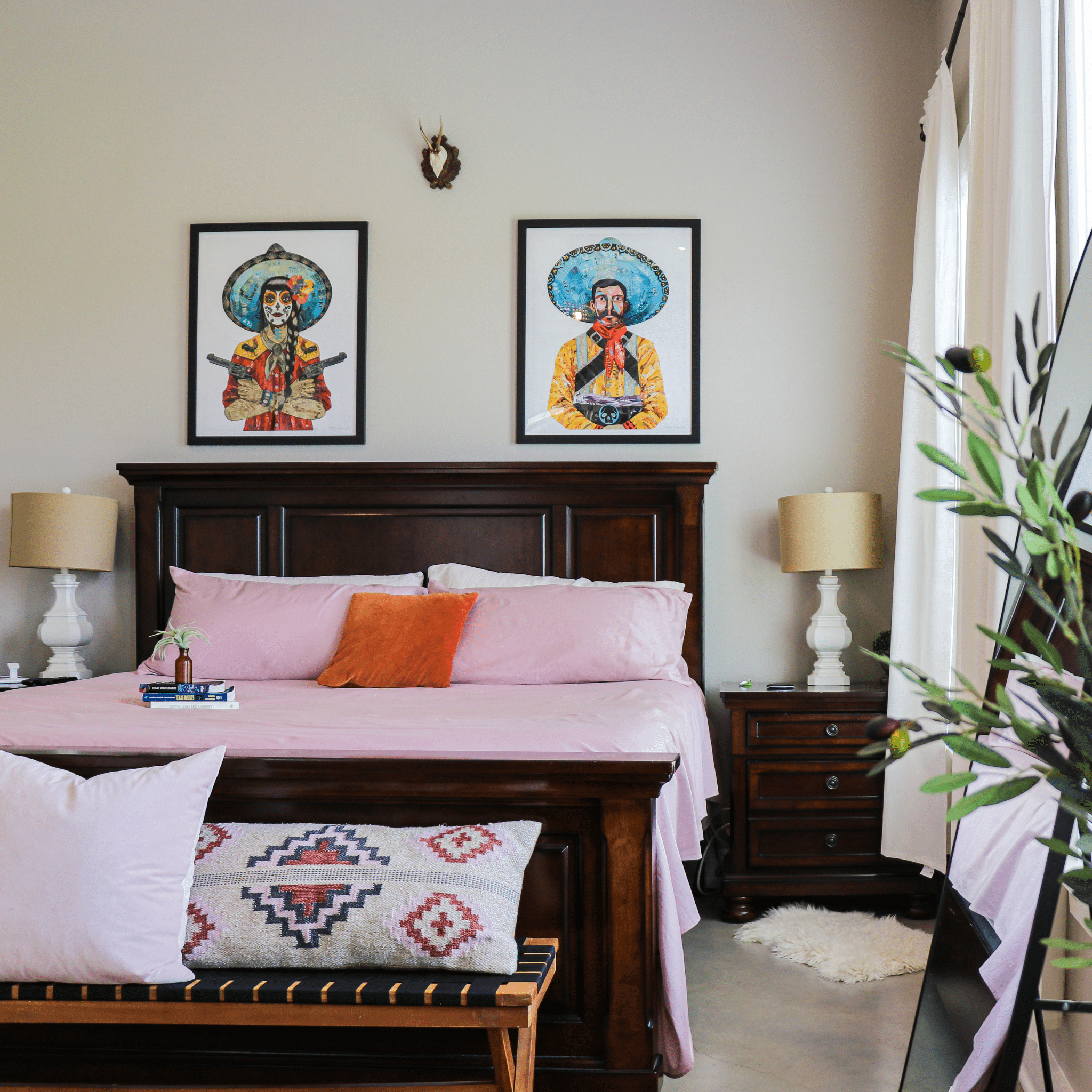 Room Image reflecting pink bedhseet